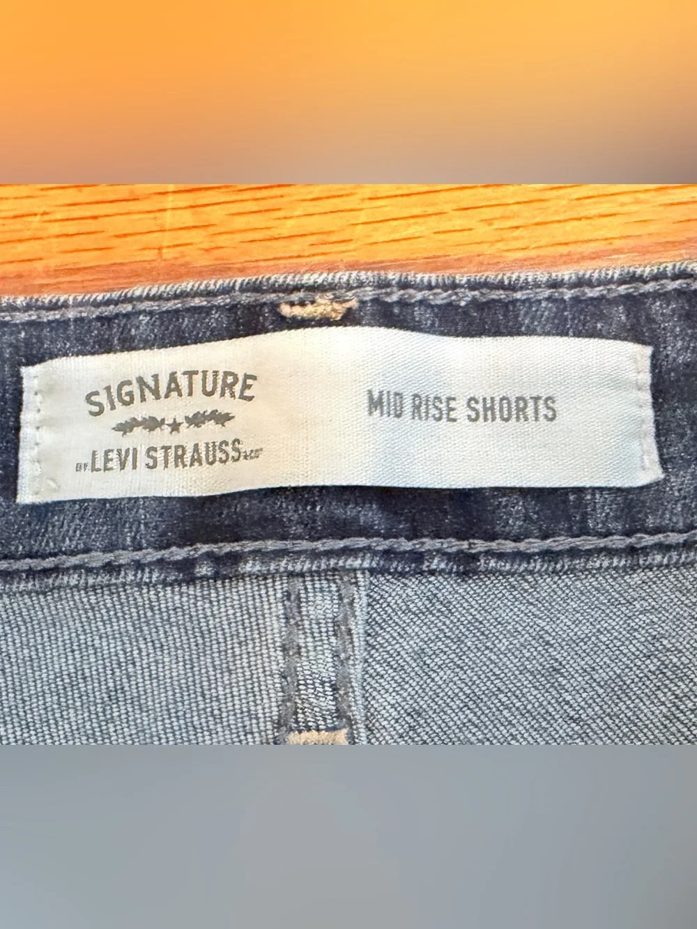 Levi Strauss Signature Mid Rise Denim Shorts Women’s size 14 W32 - Picture 6 of 7